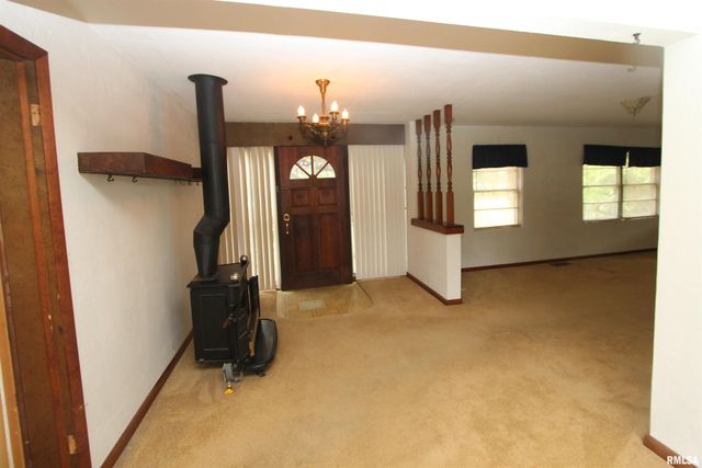 621 N STEWART Street, Creve Coeur, IL 61610