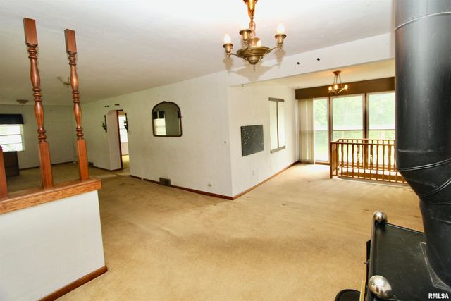 621 N STEWART Street, Creve Coeur, IL 61610