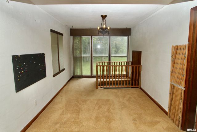 621 N STEWART Street, Creve Coeur, IL 61610