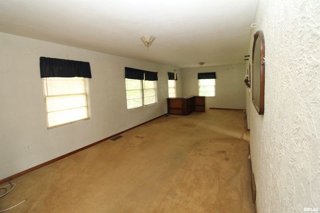 621 N STEWART Street, Creve Coeur, IL 61610