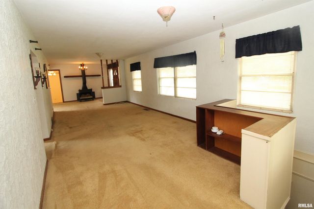 621 N STEWART Street, Creve Coeur, IL 61610