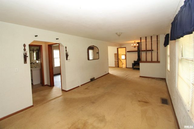 621 N STEWART Street, Creve Coeur, IL 61610