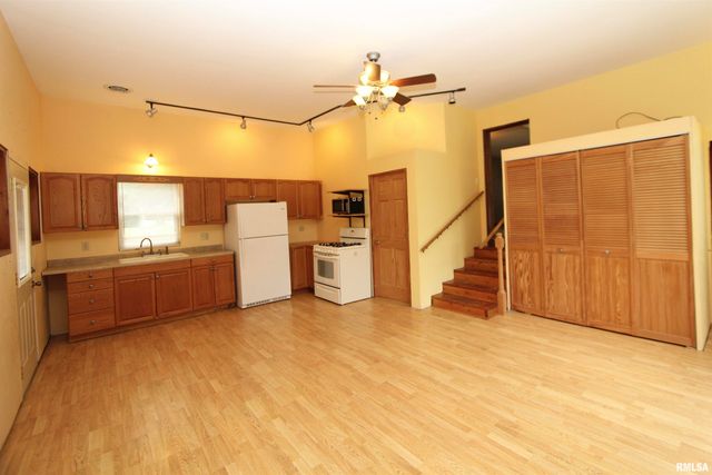 621 N STEWART Street, Creve Coeur, IL 61610