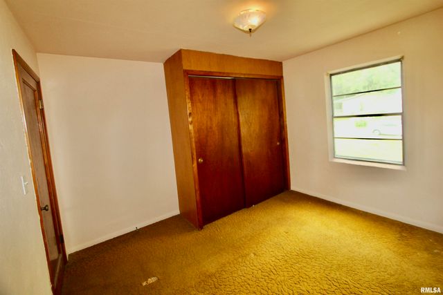 621 N STEWART Street, Creve Coeur, IL 61610
