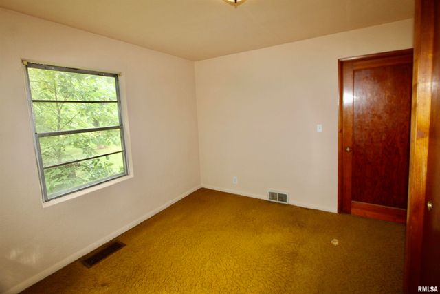 621 N STEWART Street, Creve Coeur, IL 61610