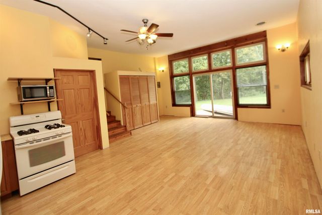 621 N STEWART Street, Creve Coeur, IL 61610