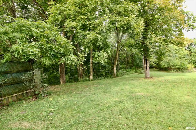 621 N STEWART Street, Creve Coeur, IL 61610