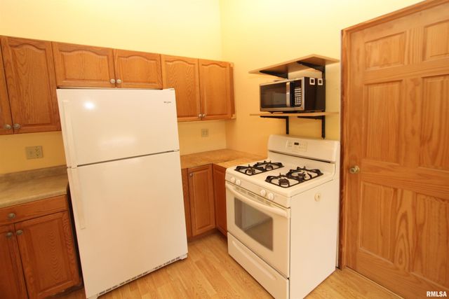 621 N STEWART Street, Creve Coeur, IL 61610