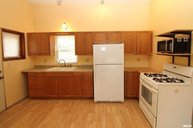621 N STEWART Street, Creve Coeur, IL 61610