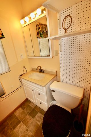 621 N STEWART Street, Creve Coeur, IL 61610