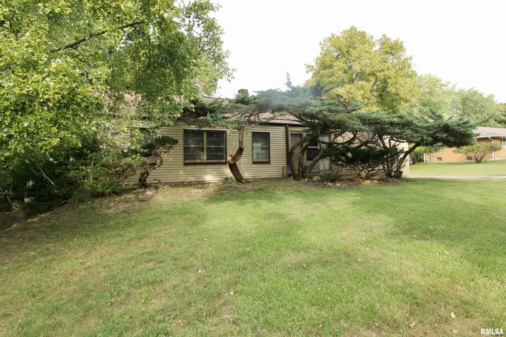 621 N STEWART Street, Creve Coeur, IL 61610