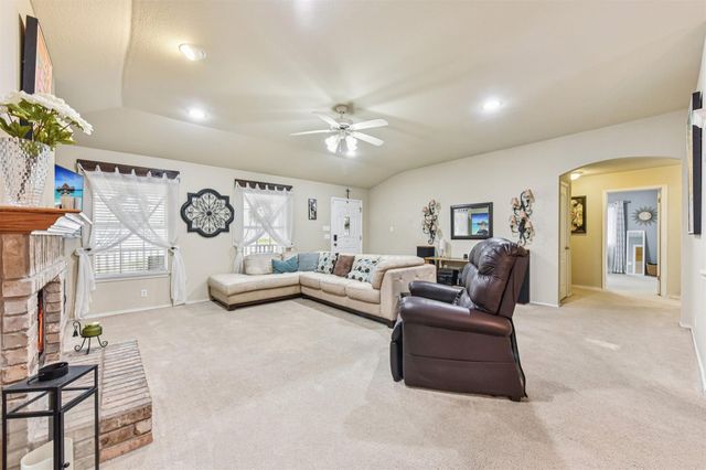 611 Haleys CV, Leander, TX 78641