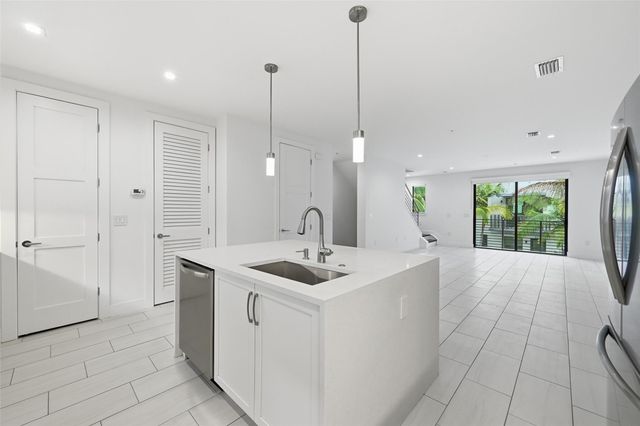 613 NE 22nd Drive 613, Wilton Manors, FL 33305