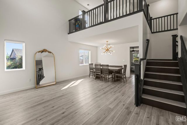 7003 Crossroads Drive, Bakersfield, CA 93312