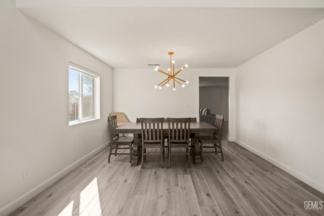 7003 Crossroads Drive, Bakersfield, CA 93312
