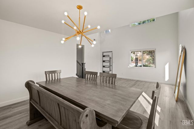 7003 Crossroads Drive, Bakersfield, CA 93312