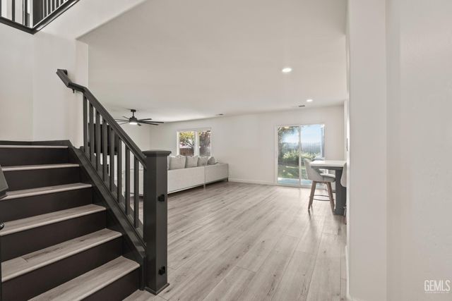 7003 Crossroads Drive, Bakersfield, CA 93312