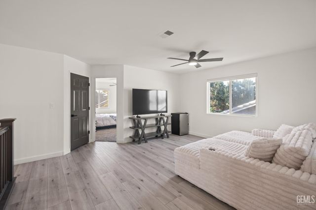 7003 Crossroads Drive, Bakersfield, CA 93312