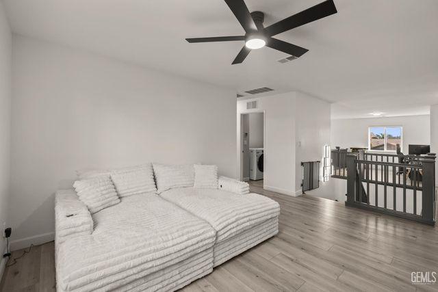 7003 Crossroads Drive, Bakersfield, CA 93312
