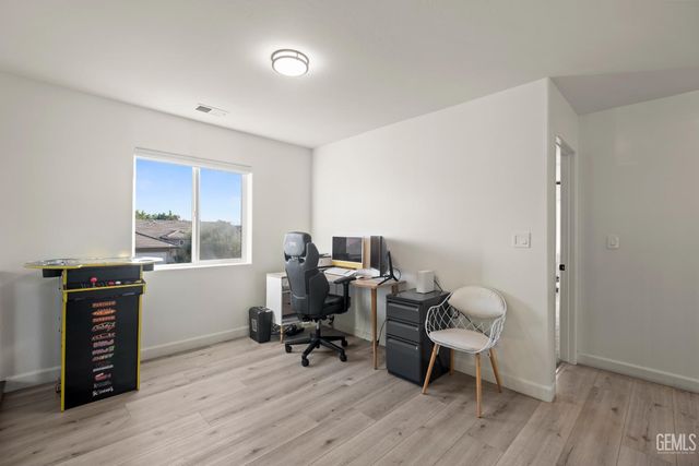 7003 Crossroads Drive, Bakersfield, CA 93312