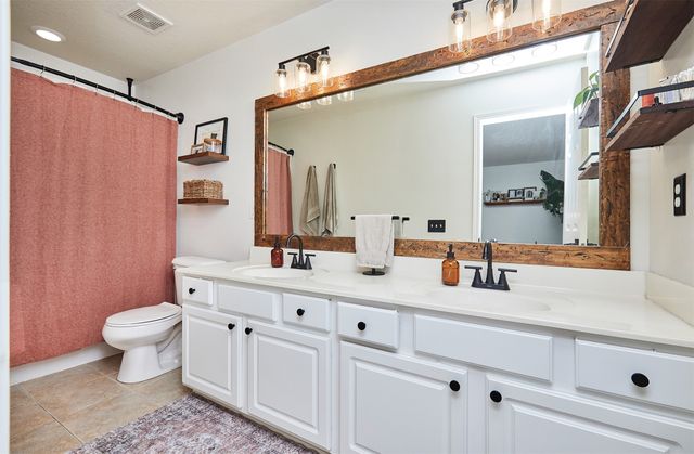 124 S 46th Street, West Des Moines, IA 50265