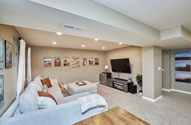 124 S 46th Street, West Des Moines, IA 50265