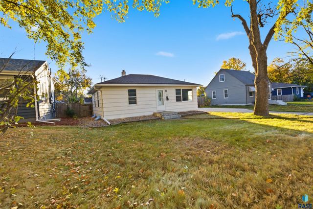 2904 S Prairie Ave Avenue, Sioux Falls, SD 57105