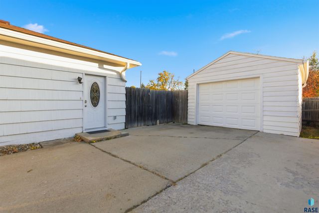 2904 S Prairie Ave Avenue, Sioux Falls, SD 57105