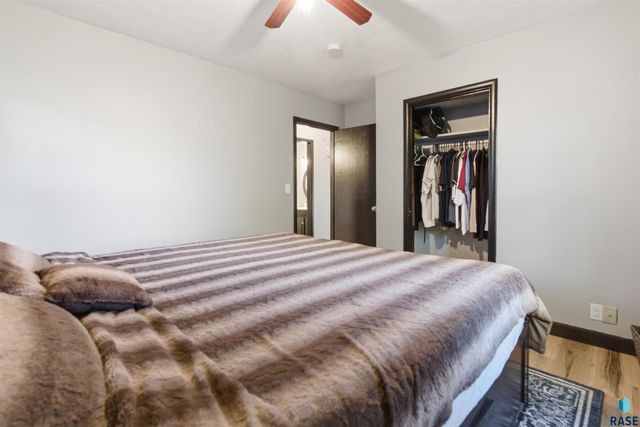 2904 S Prairie Ave Avenue, Sioux Falls, SD 57105