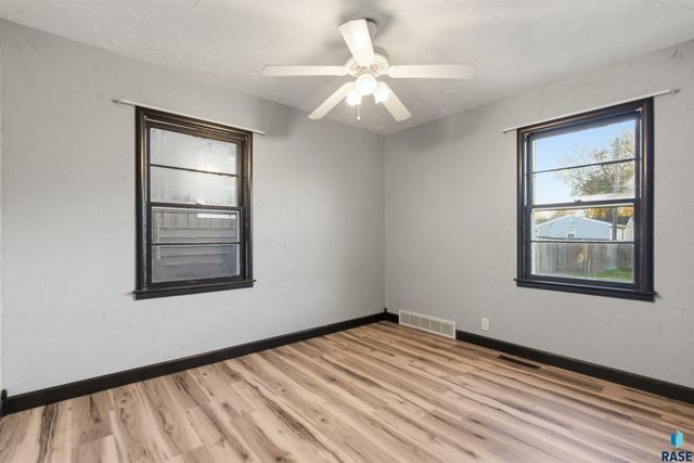 2904 S Prairie Ave Avenue, Sioux Falls, SD 57105