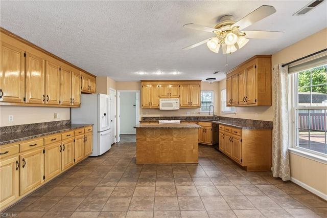 311 Charity LN, Newport News, VA 23602