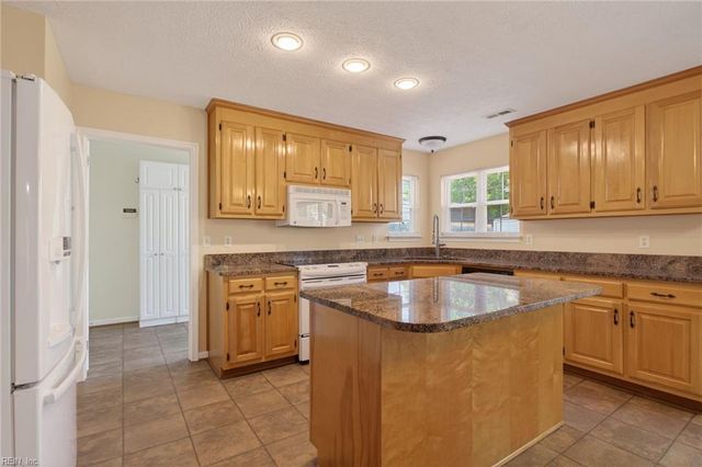 311 Charity LN, Newport News, VA 23602