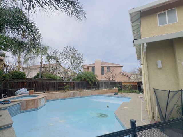 1233 Plaza Ct, Tracy, CA 95377