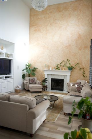 1233 Plaza Ct, Tracy, CA 95377