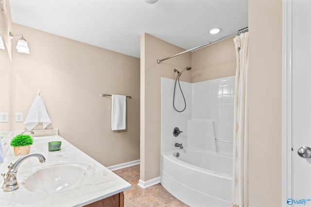 3099 Castlecreek Drive SW, Madison, AL 35756