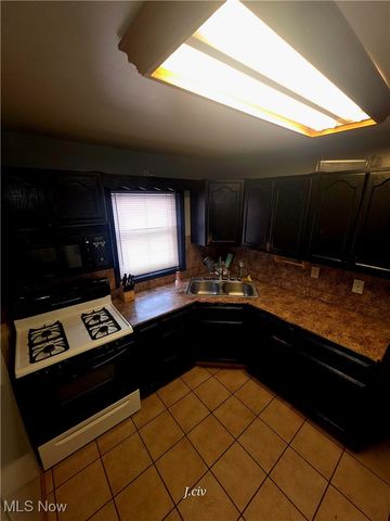 983 Garden Street NW, Warren, OH 44485