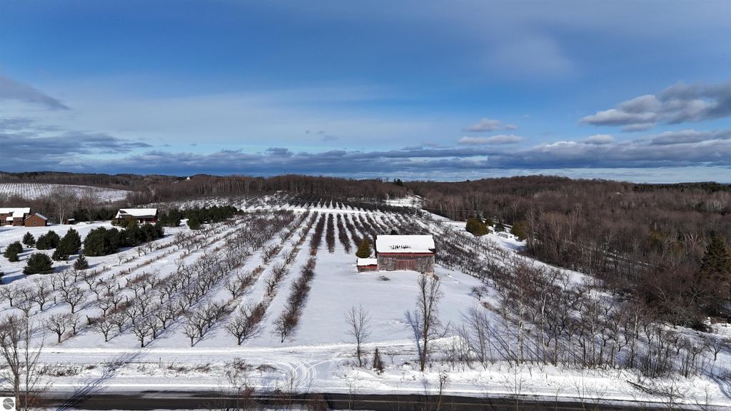 Image 16 of property listing at 5221 N Overlook Road, Northport, MI 49670