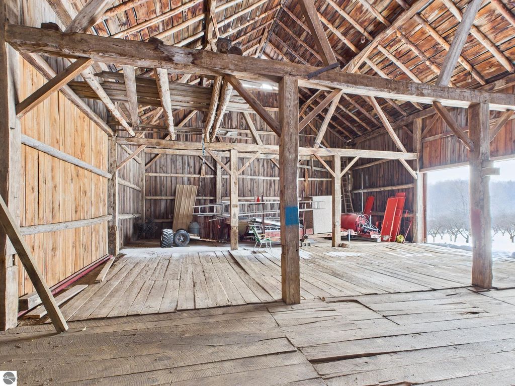 Image 3 of property listing at 5221 N Overlook Road, Northport, MI 49670