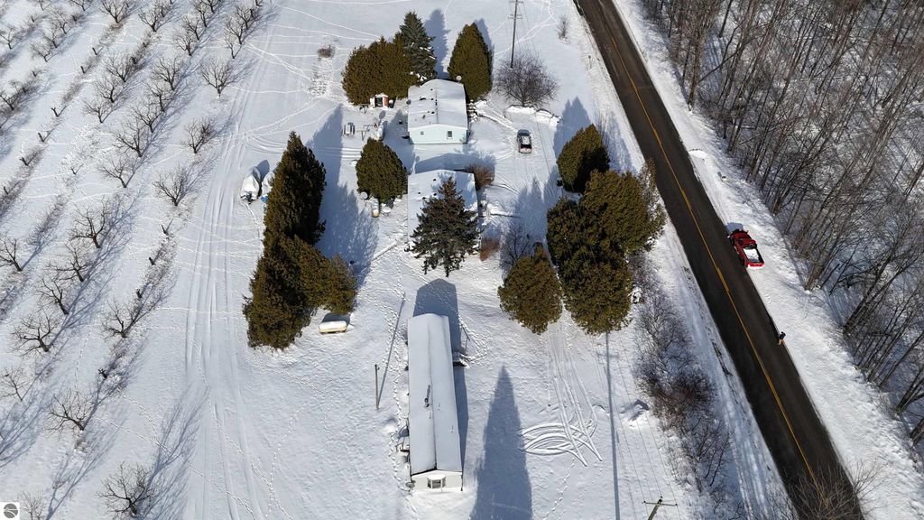 Image 9 of property listing at 5221 N Overlook Road, Northport, MI 49670