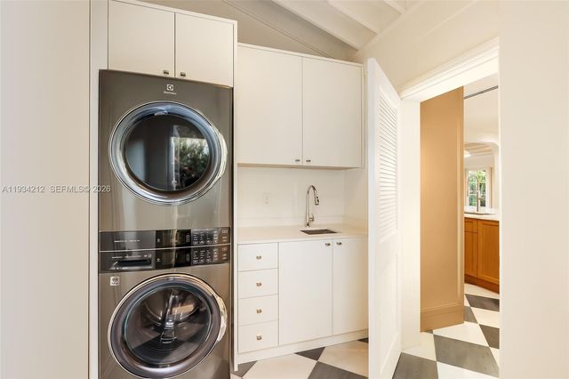 720 Madeira Ave, Coral Gables, FL 33134