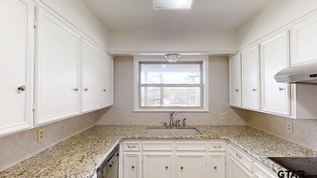 17035 Deer Run Rd, Flint, TX 75762