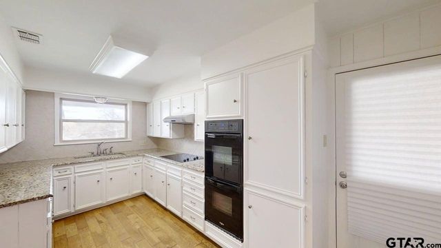 17035 Deer Run Rd, Flint, TX 75762