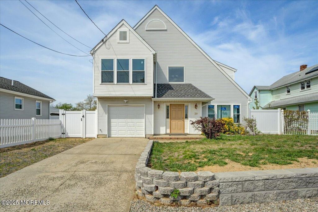 29 Lohsen Avenue, Keansburg, NJ 07734