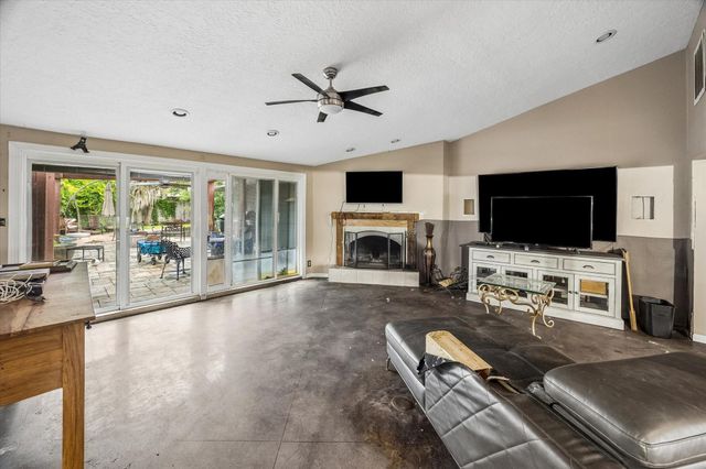 3714 N Braeswood Boulevard, Houston, TX 77025