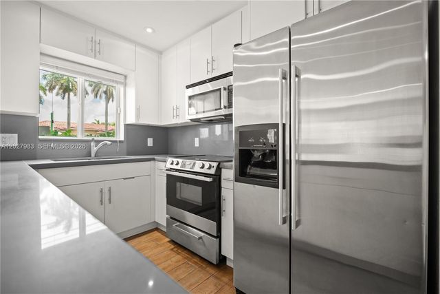 9950 SW 88th St 414-4, Miami, FL 33176