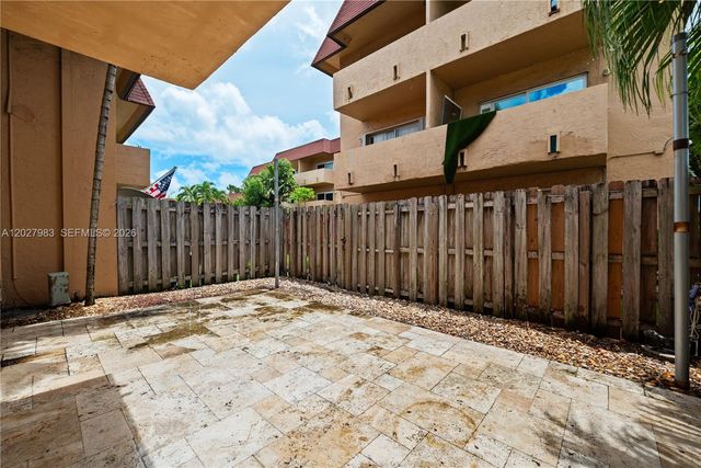 9950 SW 88th St 414-4, Miami, FL 33176