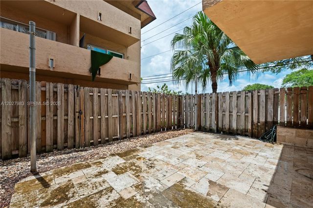 9950 SW 88th St 414-4, Miami, FL 33176