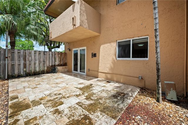 9950 SW 88th St 414-4, Miami, FL 33176