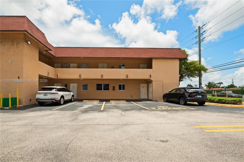9950 SW 88th St 414-4, Miami, FL 33176