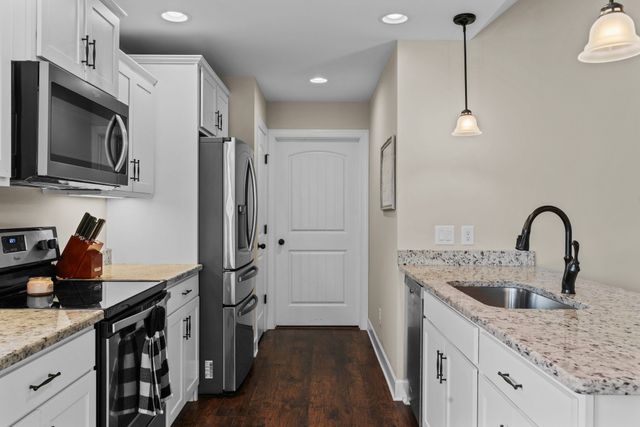 634 S Tunnel Rd, Gallatin, TN 37066